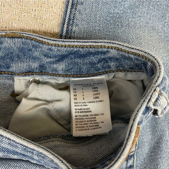 AE High Waisted Mom Jean - Picture 5 of 6